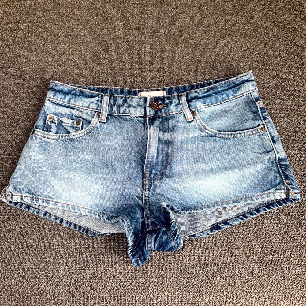 BDG Denim Shorts Women's 27 Blue Pockets Light Wash Mid Rise Summer 2" Inseam